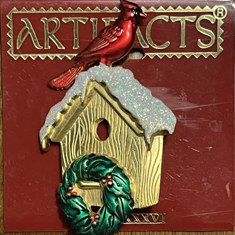 OUTSTANDING CARDINAL RED BIRD ON BIRDHOUSE CHRISTMAS PIN SIGNED JJ